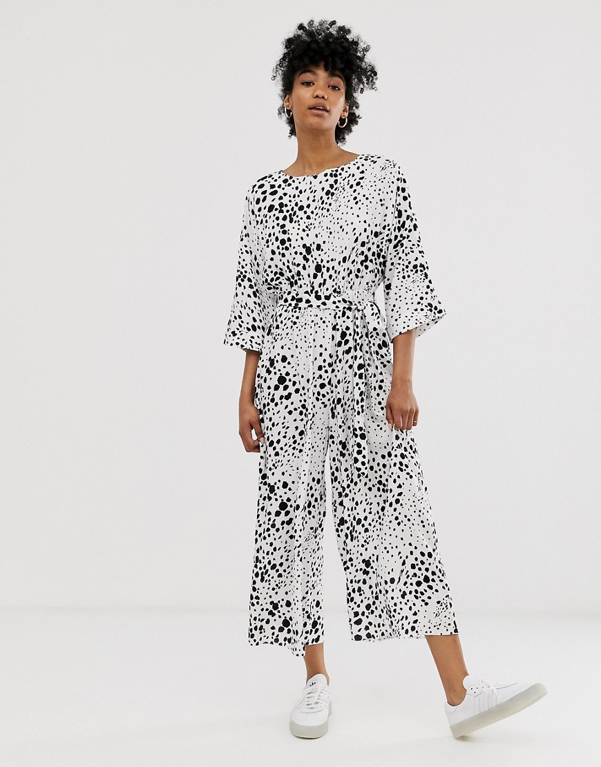 ASOS DESIGN - Jumpsuit met gestrikte taille met abstracte stippenprint in zwart-wit-Multi