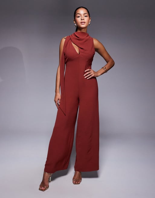 ASOS DESIGN - Jumpsuit met lage ronde gedrapeerde hals, wijde pijpen en strikdetail in roestbruin