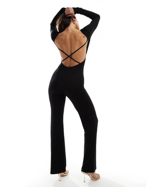 ASOS DESIGN - Jumpsuit met lange mouwen, uitlopende pijpen, open achterkant en bandjes in zwart