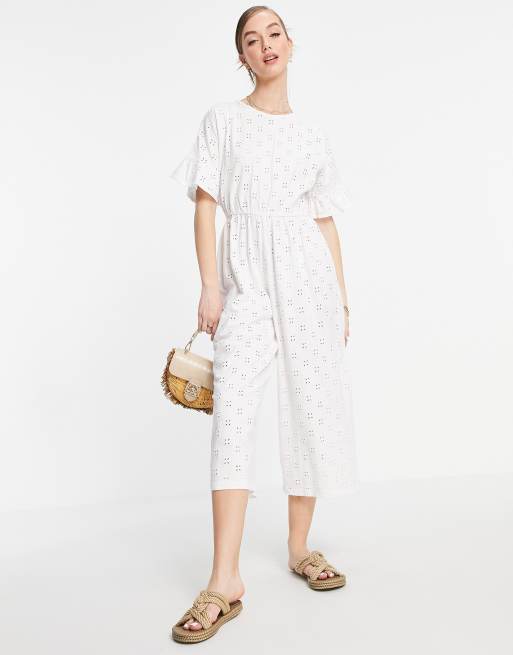ASOS DESIGN – Jumpsuit mit Lochstickerei und Rüschenärmeln in Weiß