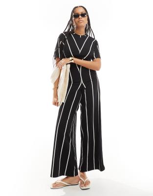 ASOS DESIGN - Jumpsuit mit Streifen, weitem Bein und geraffter Seite-Bunt