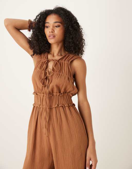 ASOS DESIGN - Jumpsuit van dubbele stof met geplooide buste in taupe, 3 van 4