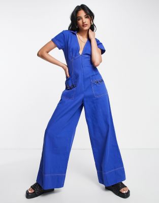 ASOS DESIGN - Jumpsuit van keperstof met kraagje en wijde pijpen in blauw