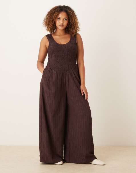 ASOS DESIGN - Jumpsuit van kreukelstof met lage ronde hals in bruin - view 1