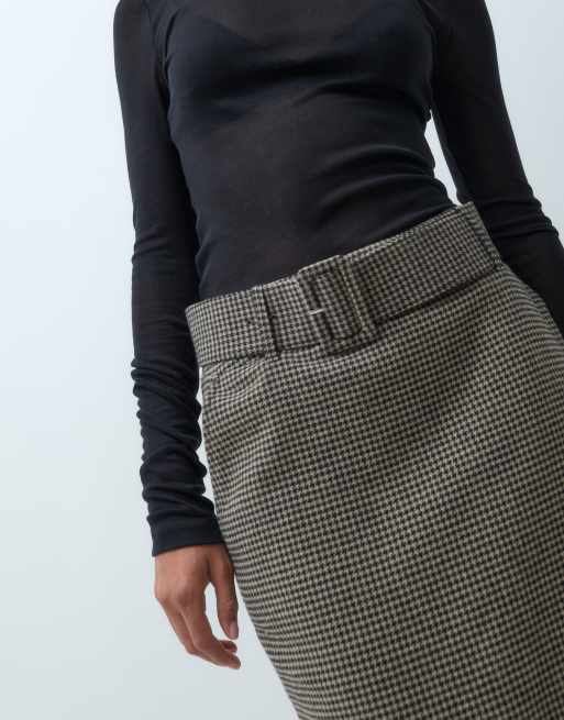 ASOS DESIGN Jupe crayon mi-longue ajustée ceinturée à carreaux marron en laine, 3 de 5