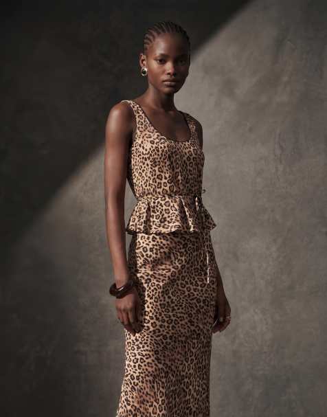 ASOS DESIGN - Jupe longue en satin coupée en biais à imprimé léopard - view 1