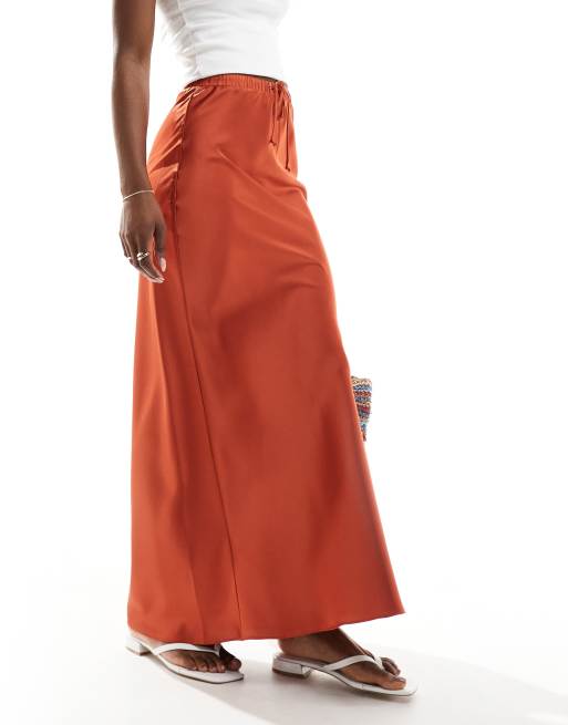 ASOS DESIGN - Jupe longue en satin en bais avec liens noués à la taille - Terracotta, 4 de 5