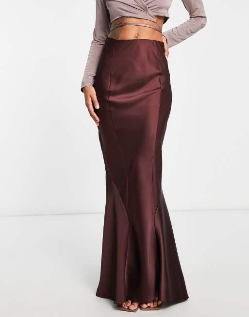 ASOS DESIGN Jupe longue satin e ourlet style queue de sir ne Chocolat