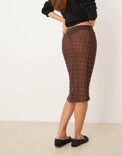 ASOS DESIGN - Jupe mi-longue en mousseline à pois floqués - Marron, 4 de 5