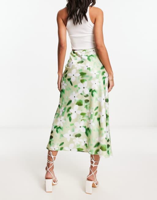 ASOS DESIGN - Jupe mi-longue en satin à fleurs coupée en biais - Vert sauge  , 2 de 4