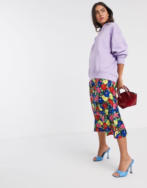 ASOS DESIGN - Jupe mi-longue en satin à fleurs de couleurs vives coupée en biais