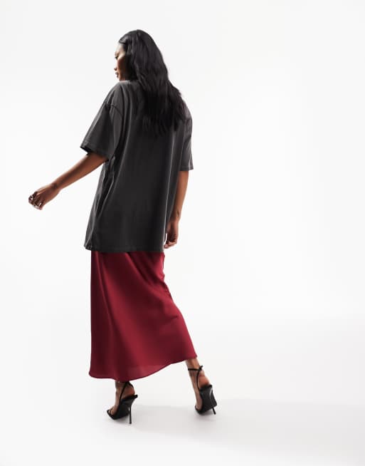 ASOS DESIGN Jupe mi longue en satin coup e en biais Rouge