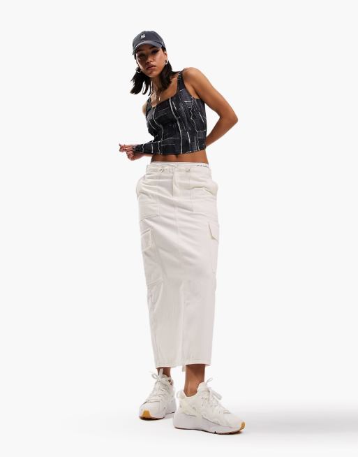 ASOS DESIGN - Jupe mi-longue parachute en jean avec poches cargo - Blanc, 2 de 5