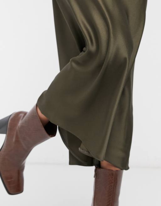 ASOS DESIGN - Jupe mi-longue style jupon en satin coupée en biais - Kaki, 2 de 4