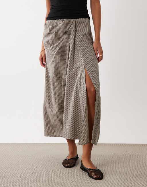 ASOS DESIGN jupe midi à détail de boucle à carreaux et volume, 2 de 5