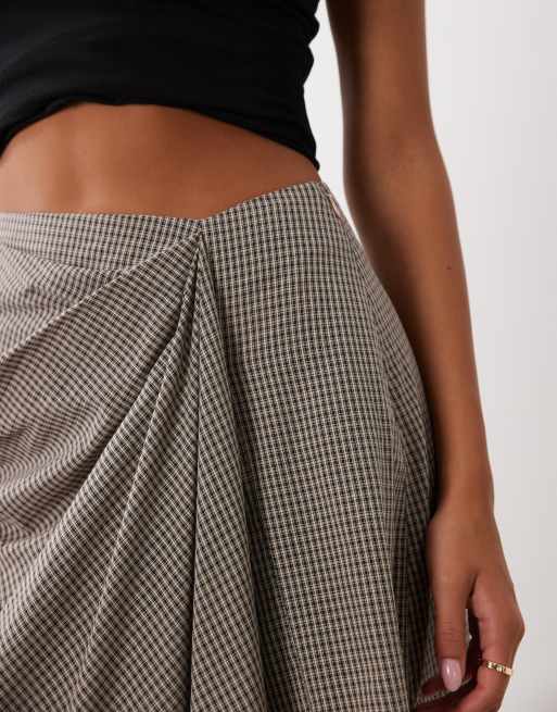 ASOS DESIGN jupe midi à détail de boucle à carreaux et volume, 4 de 5