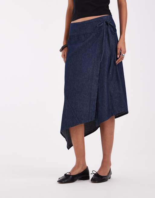 ASOS DESIGN jupe portefeuille asymétrique en denim délavage brut, 3 de 5