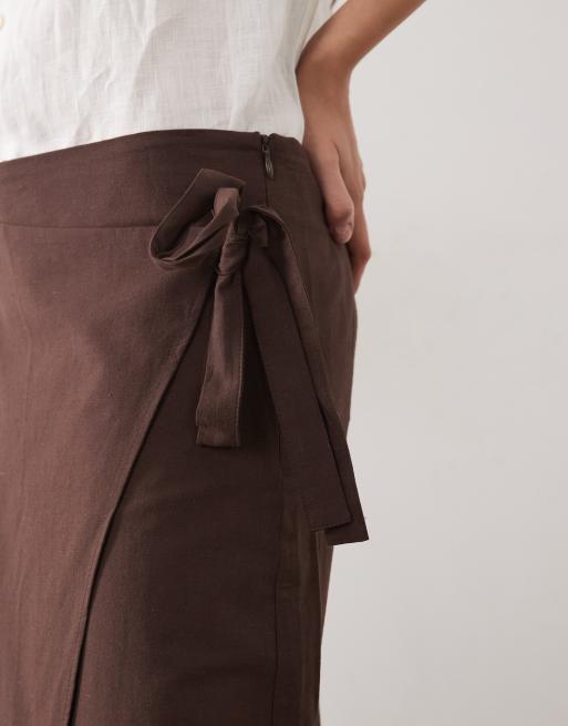 ASOS DESIGN jupe portefeuille en mélange de lin couleur chocolat, ensemble coordonné, 4 de 5
