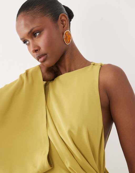 ASOS DESIGN jurk met één schouder, gedrapeerde achterkant en rechte maxi-pasvorm in oker, 2 van 4