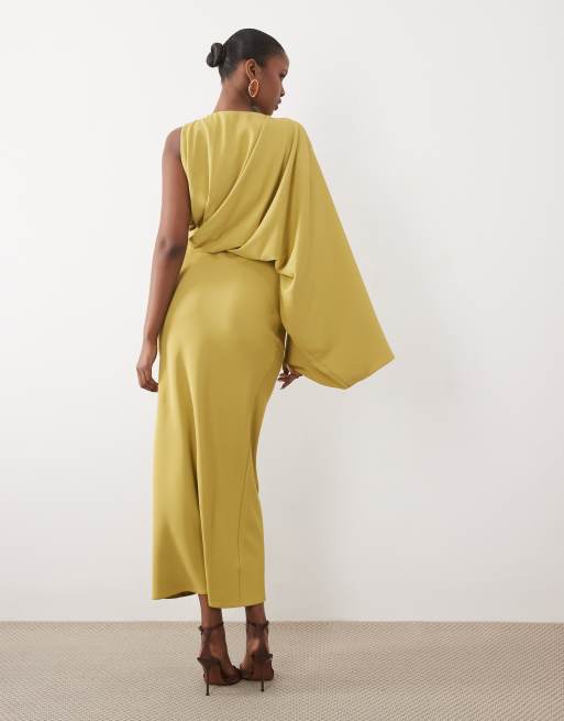 ASOS DESIGN jurk met één schouder, gedrapeerde achterkant en rechte maxi-pasvorm in oker, 3 van 4