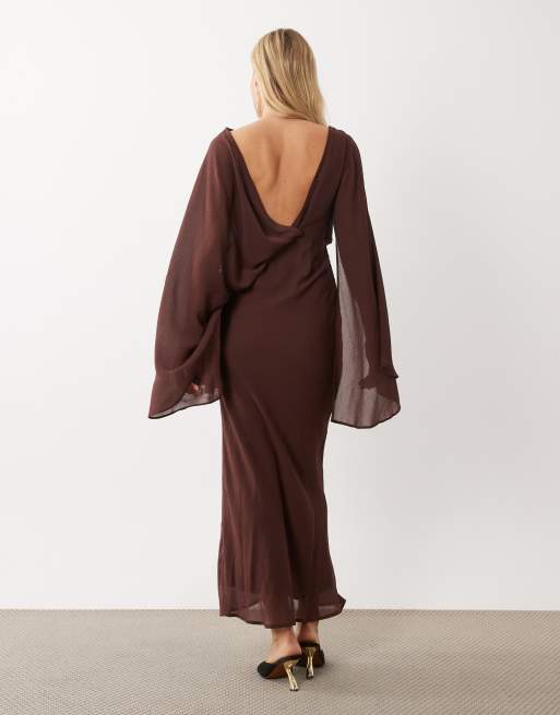ASOS DESIGN jurk met kimonomouwen, cape-detail, gedrapeerd, midaxi, open rug in chocoladebruin, 2 van 4
