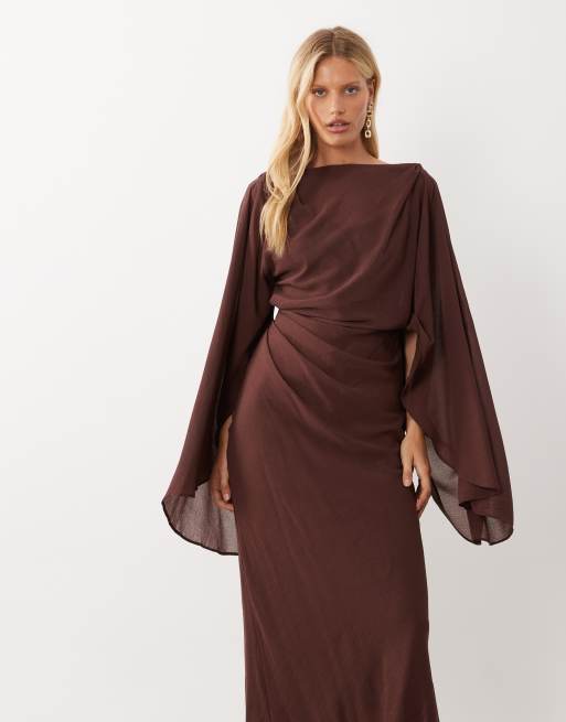 ASOS DESIGN jurk met kimonomouwen, cape-detail, gedrapeerd, midaxi, open rug in chocoladebruin, 3 van 4
