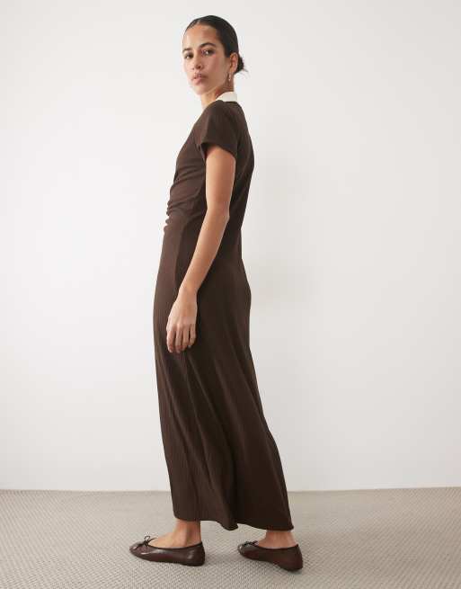 ASOS DESIGN jurk met knoopsluiting, kapmouwen en midaxi-lengte in chocoladebruin, 4 van 4