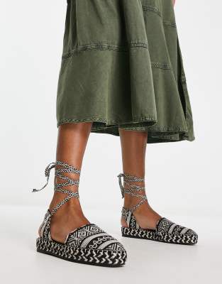 ASOS DESIGN ASOS DESIGN Justify woven closed toe espadrille in black