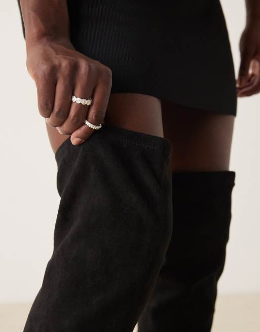 ASOS DESIGN – Kacey – Elegante, flache Overknee-Stiefel in Schwarz aus Wildlederimitat, 2 von 4