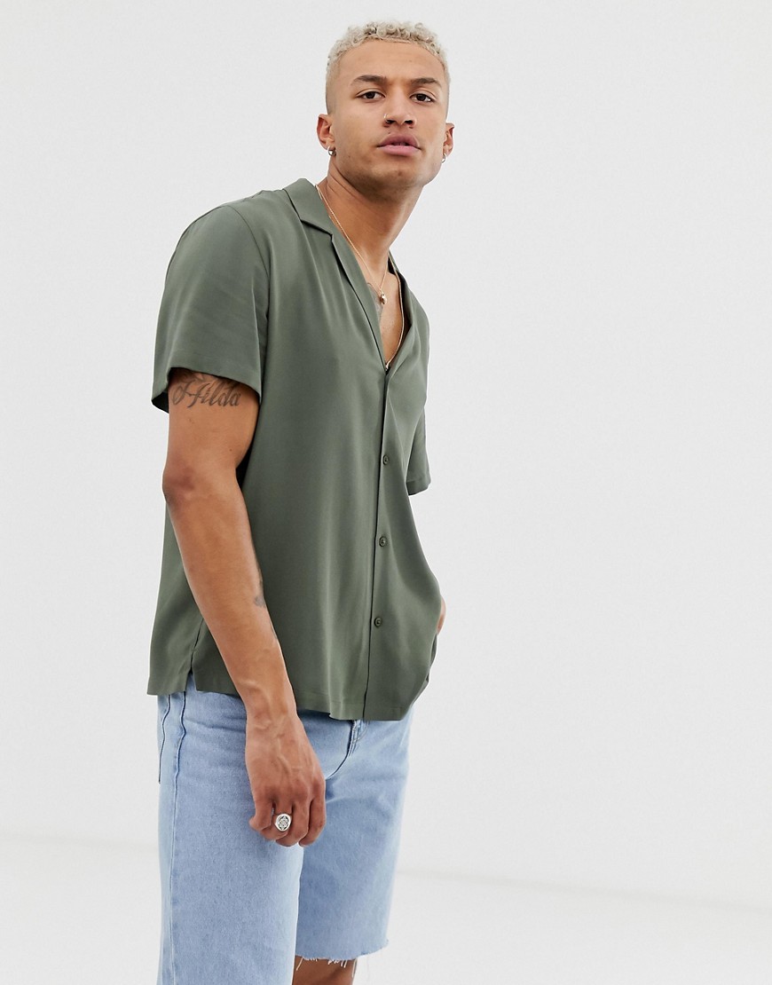 ASOS DESIGN – Kakifärgad, avslappnad skjorta i viskos med djup, platt krage-Grön