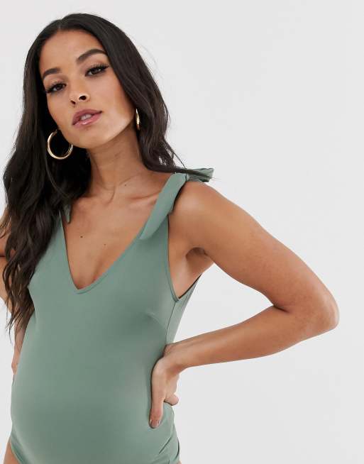 ASOS DESIGN – Kakifärgad mammabaddräkt med knytband i återvunnet material, 3 av 4
