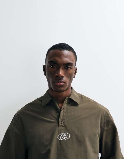 ASOS DESIGN – Kakifärgad pikétröja i oversize med broderi, 2 av 5