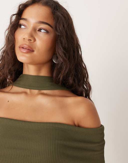 ASOS DESIGN – Kakifärgad, ribbad midiklänning med bardotringning och scarfdetalj, 2 av 4