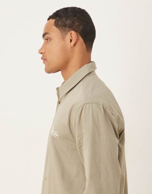 ASOS DESIGN – Kakifärgad skjorta med avslappnad passform och broderi framtill, 4 av 5