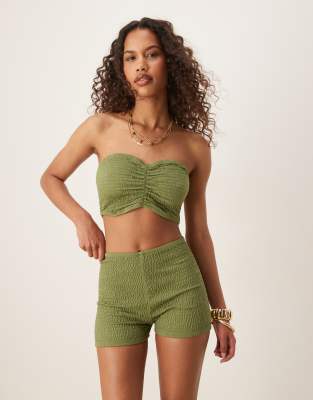 ASOS DESIGN – Kakifärgad, smockad topp med rysch och bandeauringning, del av set - view 1