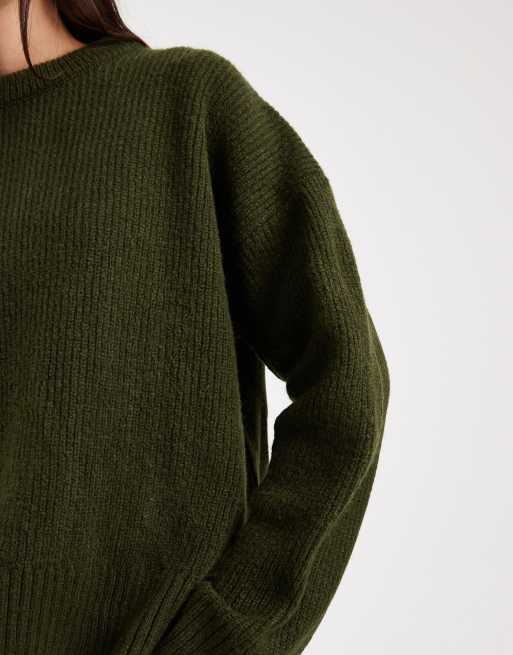 ASOS DESIGN – Kakifärgad, stickad tröja med rund halsringning och asymmetrisk nederkant, 2 av 4