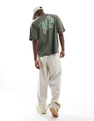ASOS DESIGN – Kakifärgad t-shirt i oversize med blommigt tryck i street ...
