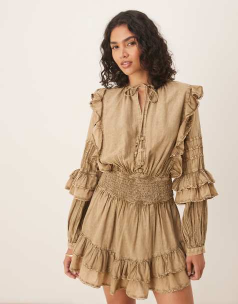 ASOS DESIGN – Kakifärgad, tvättad miniklänning med smockad midja och volangfåll - view 1