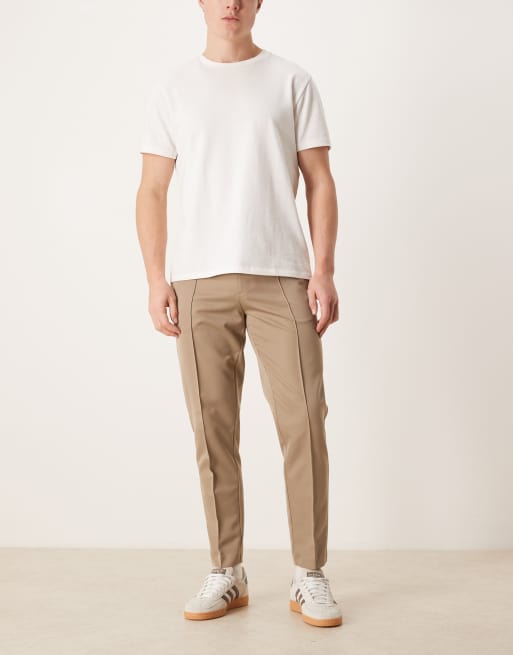 ASOS DESIGN – Kakifärgade, avsmalnande, figursydda byxor med stråveck, 2 av 5