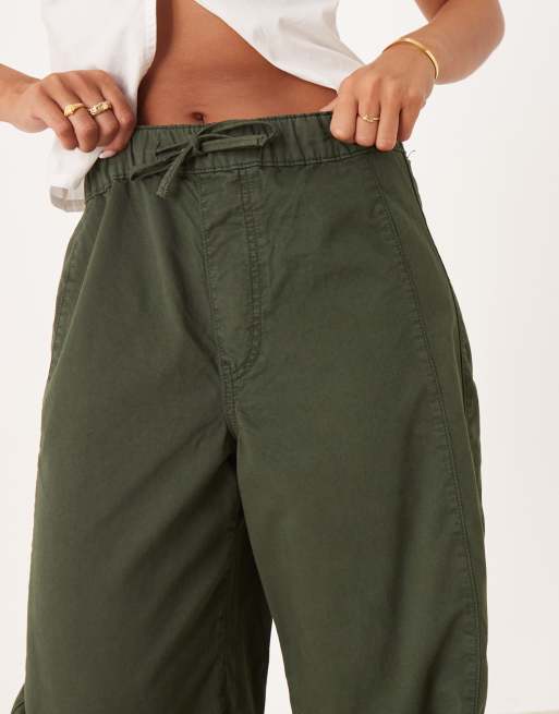 ASOS DESIGN – Kakifärgade byxor i bomull med barrelben och midjeband i boxershortsdesign, 3 av 5