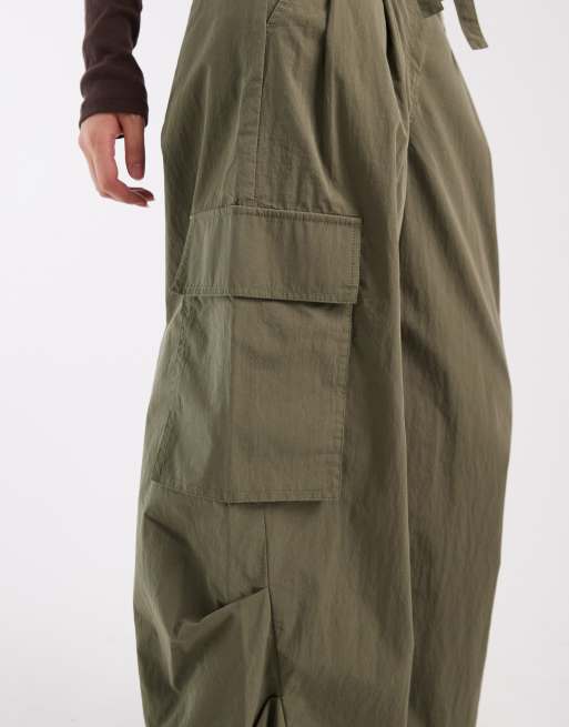ASOS DESIGN – Kakifärgade cargobyxor med horseshoe-stil och tvättad finish, 4 av 5