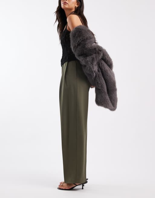 ASOS DESIGN – Kakifärgade, figursydda byxor med hög midja, skärp och raka ben , 2 av 5