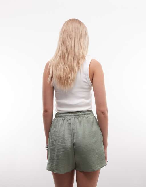 ASOS DESIGN – Kakifärgade shorts i satin, 3 av 5