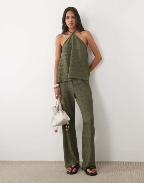 ASOS DESIGN – Kakifärgat, texturerat set med topp med halterneck - view 1