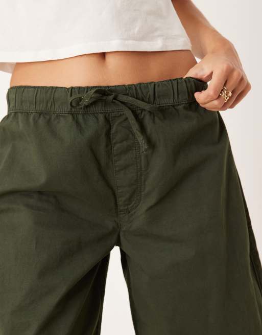 ASOS DESIGN - Kakifarvede longline-shorts i boksershortsstil i bomuld med papirtekstur, 2 af 5