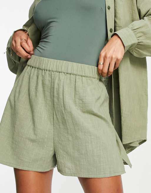 ASOS DESIGN - Kakifarvede teksturerede strandshorts - Del af sæt