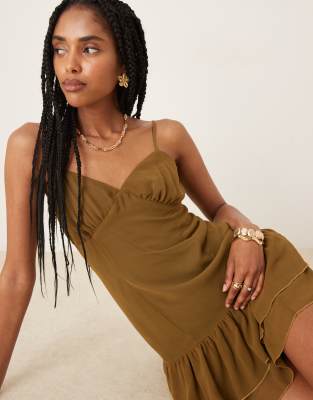 ASOS DESIGN - Kakigrøn cami-minikjole med flæsekant