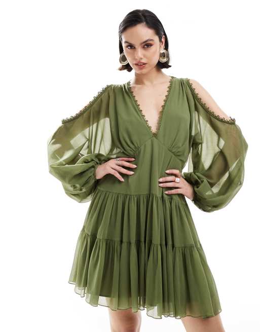 ASOS DESIGN - Kakigrøn og lagdelt cold shoulder-minikjole med blondeindsats