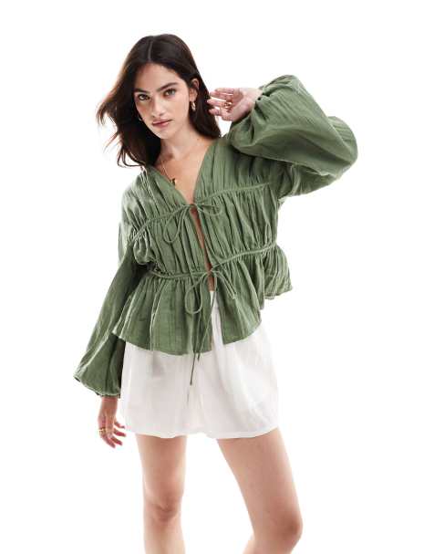 ASOS DESIGN - Kakigrøn smock-top med lange ærmer og bindebånd - view 1