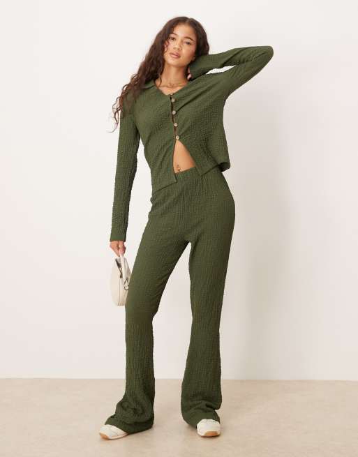 ASOS DESIGN - Kakigrøn tekstureret langærmet top med knapper foran - Del af sæt, 2 af 4